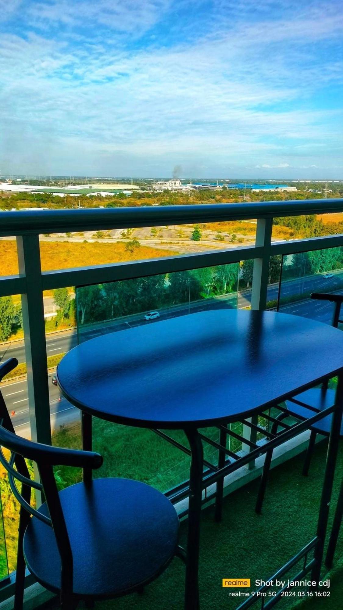 The Aces Crib At Azure North Pampanga Aparthotel Exterior foto